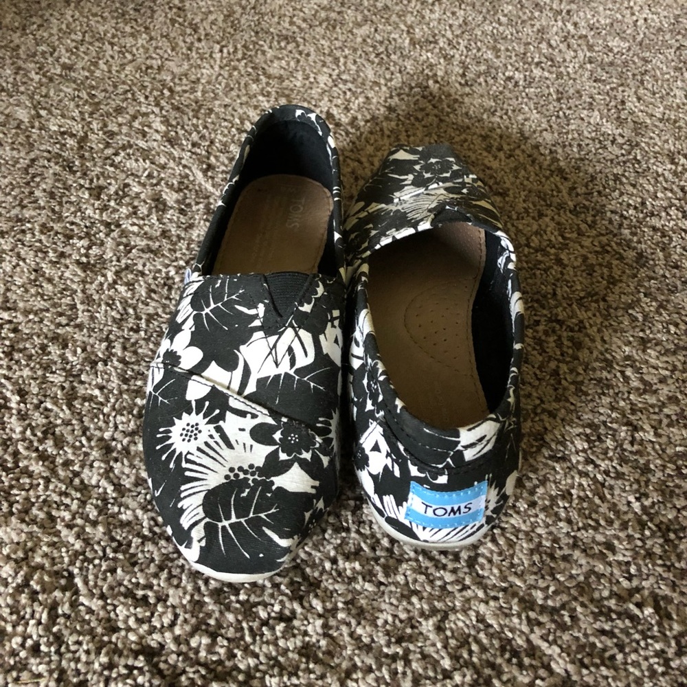 💥SOLD💥Flower print Toms
